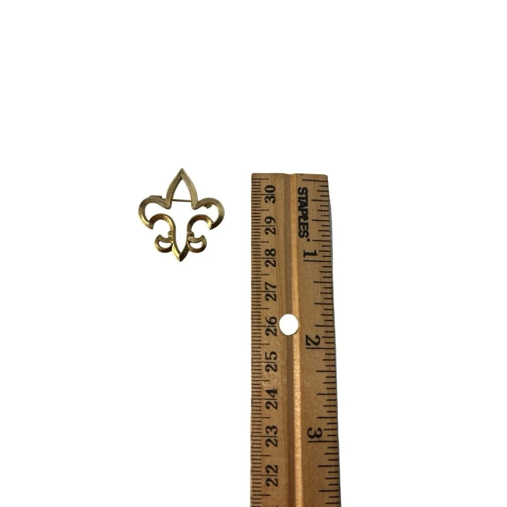 Vintage Gold Tone Dainty Fleur‎ De Lis Brooch Pin